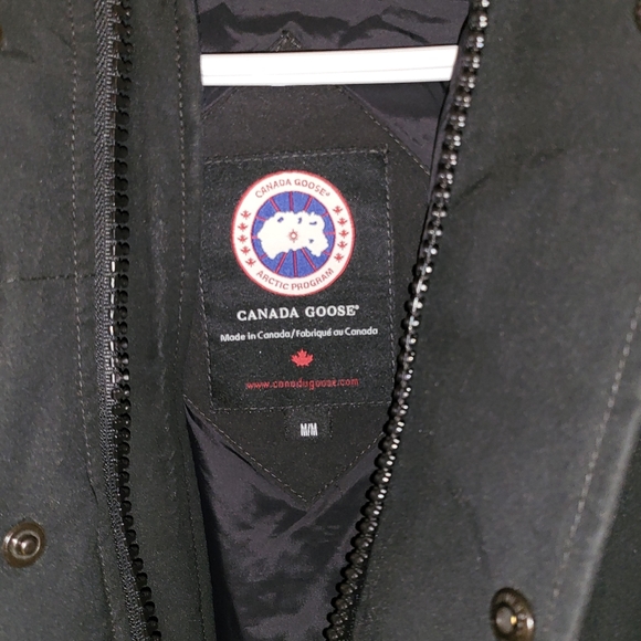 Canada Goose Coat - Picture 6 of 6